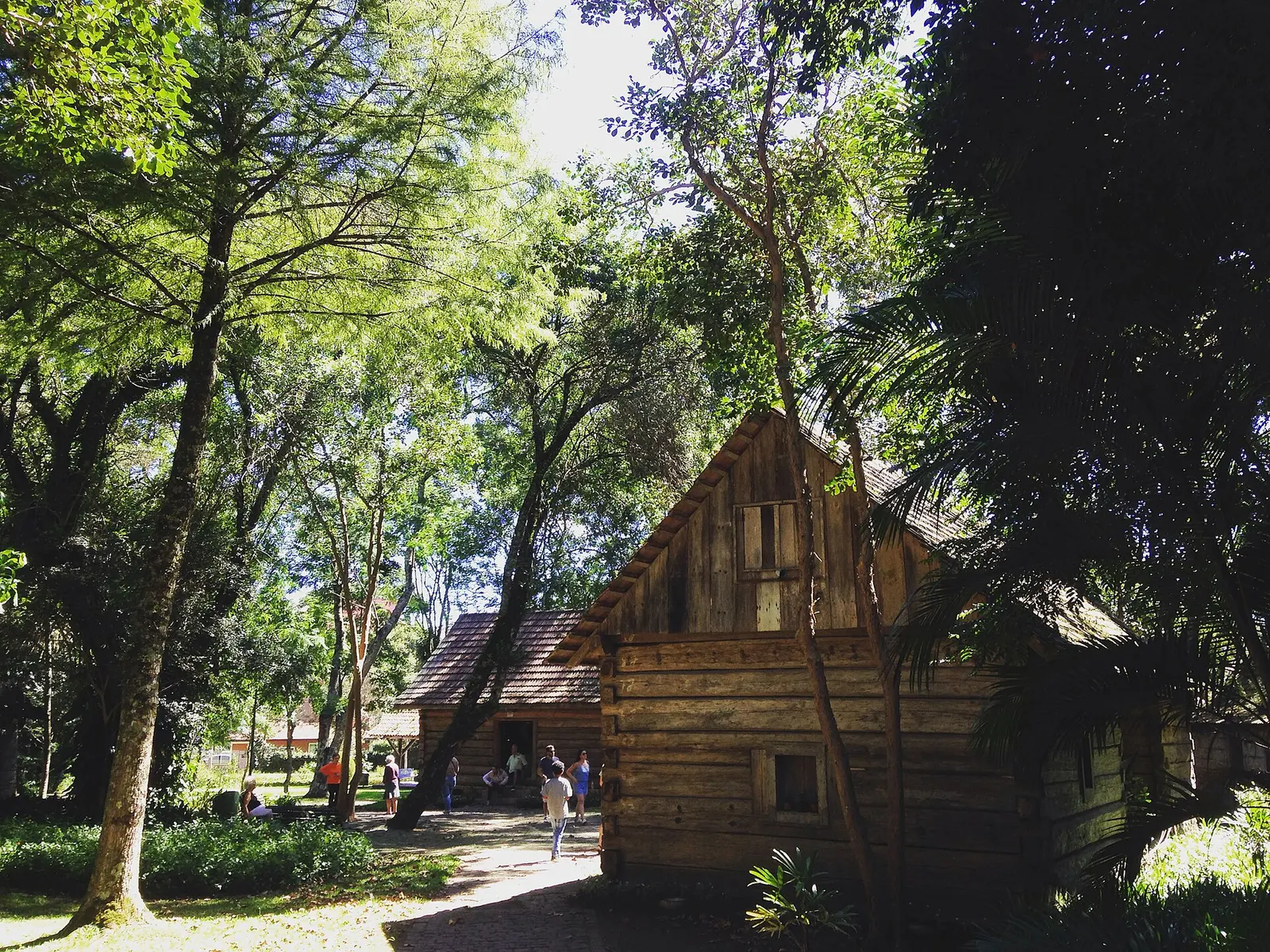 Casa de troncos da imigração polonesa no Bosque do Papa
