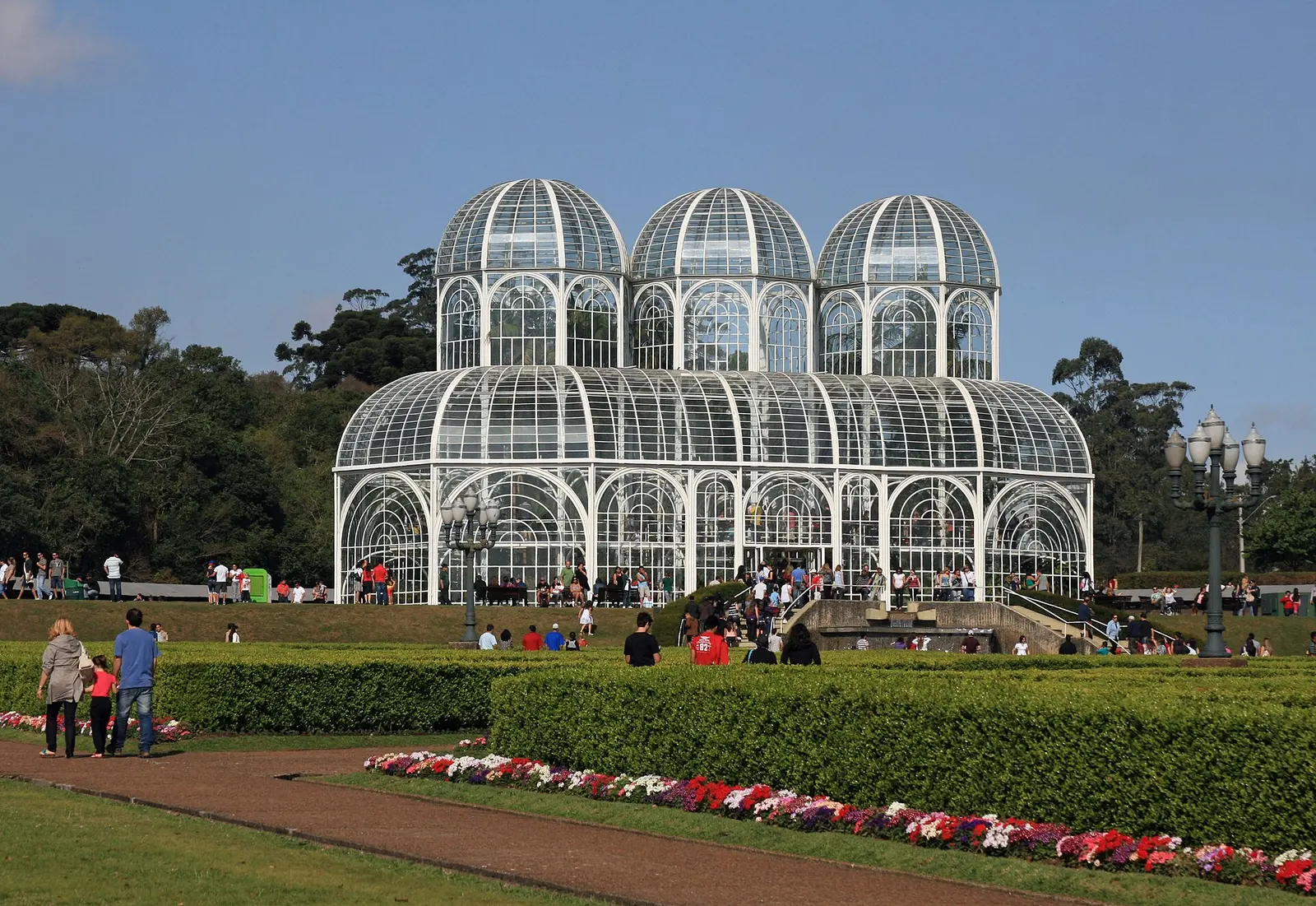 Estufa de ferro e vidro e o jardim francês do Jardim Botânico de Curitiba