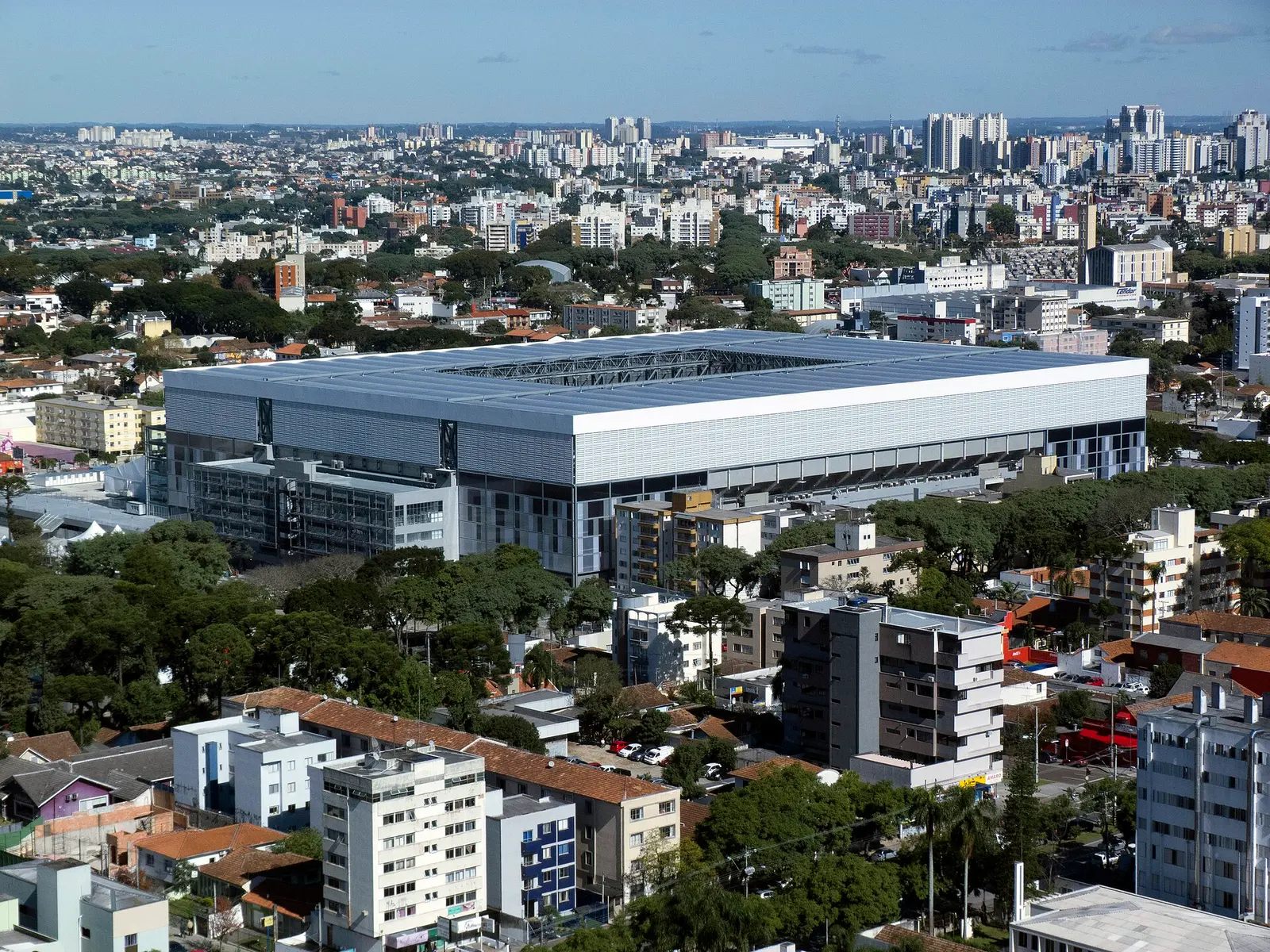 Arena da Baixada vista do alto, entre os bairros Água Verde e Batel