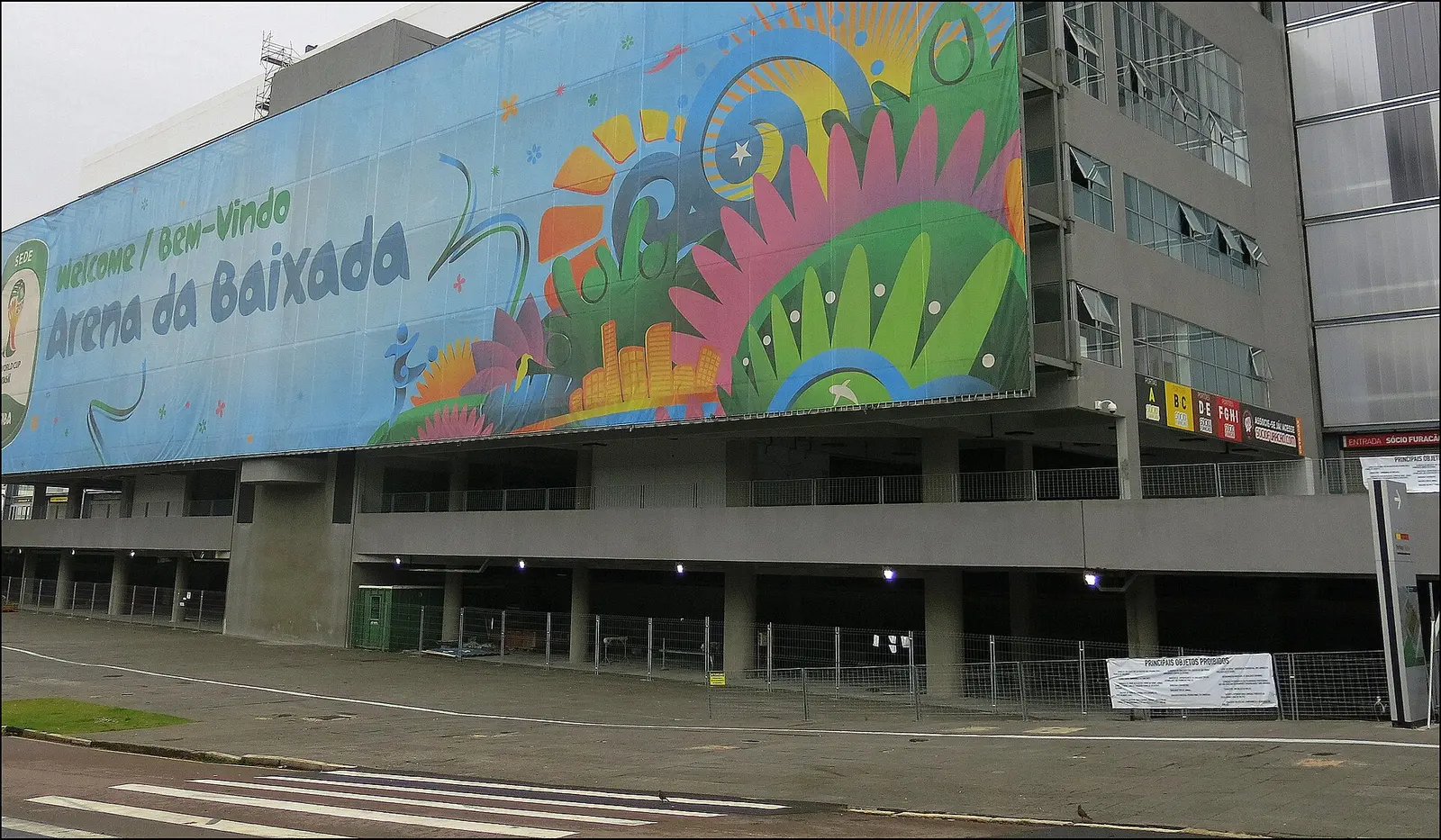 Fachada da Arena da Baixada, no bairro Água Verde, em Curitiba